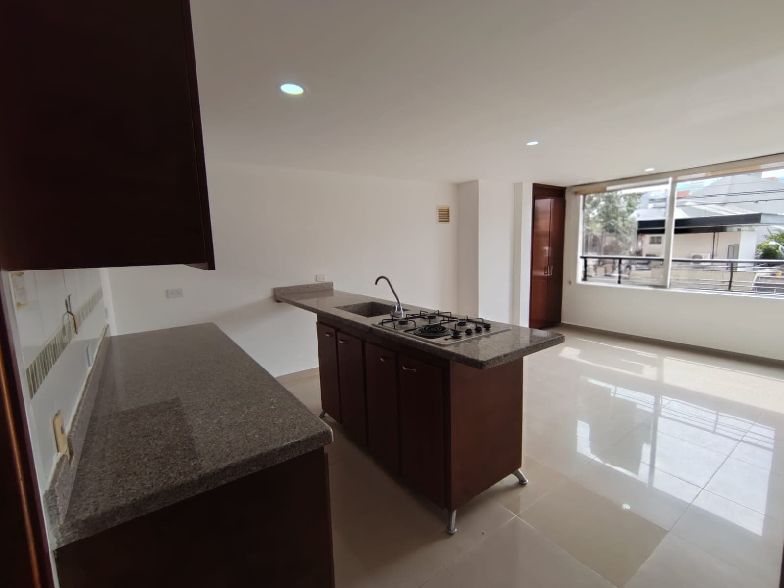 Apartaestudio en arriendo en La Castellana, Laureles, Medellín — foto 5 de 12