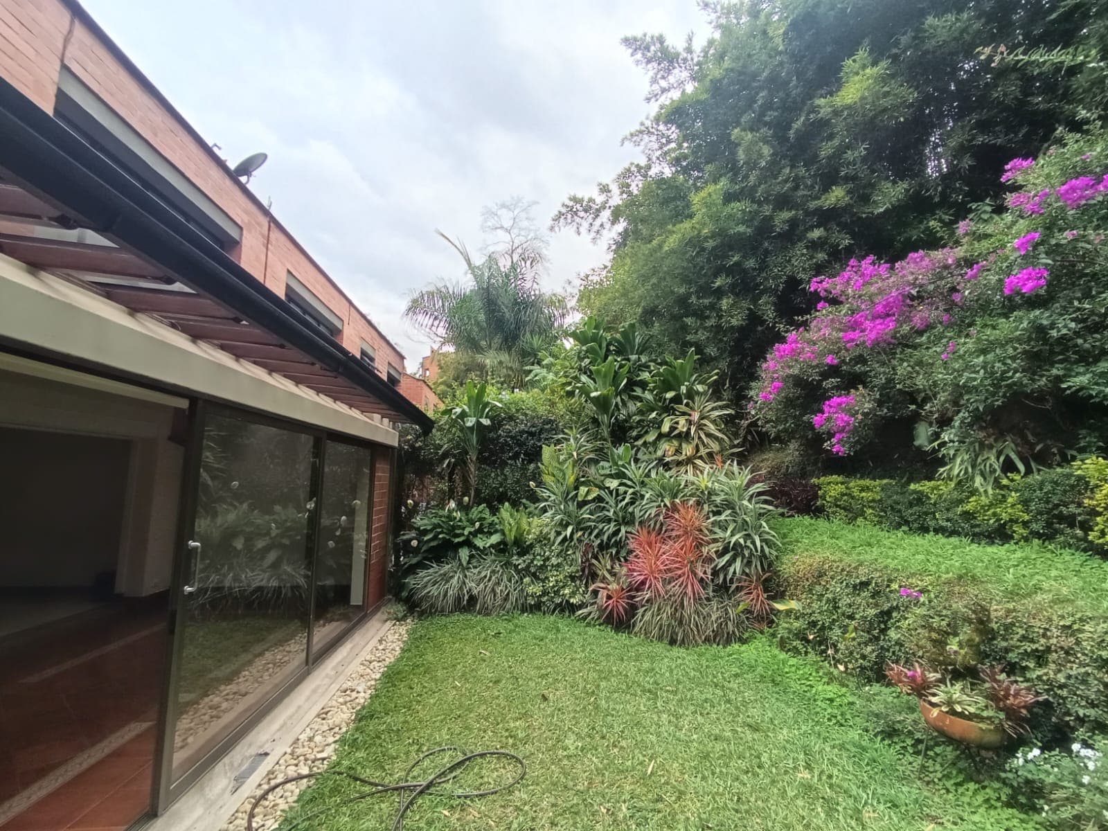 Casa Vivienda en arriendo en Los Balsos, El Poblado, Medellín — foto 1 de 20