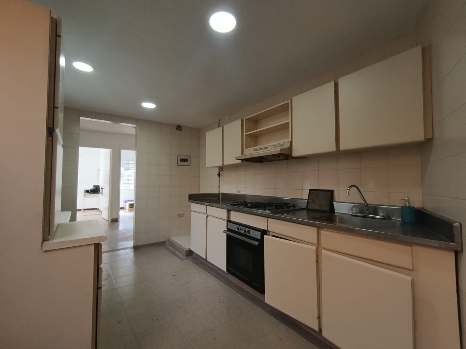 Casa Vivienda en arriendo en El Salvador, Centro, Medellín — foto 1 de 20