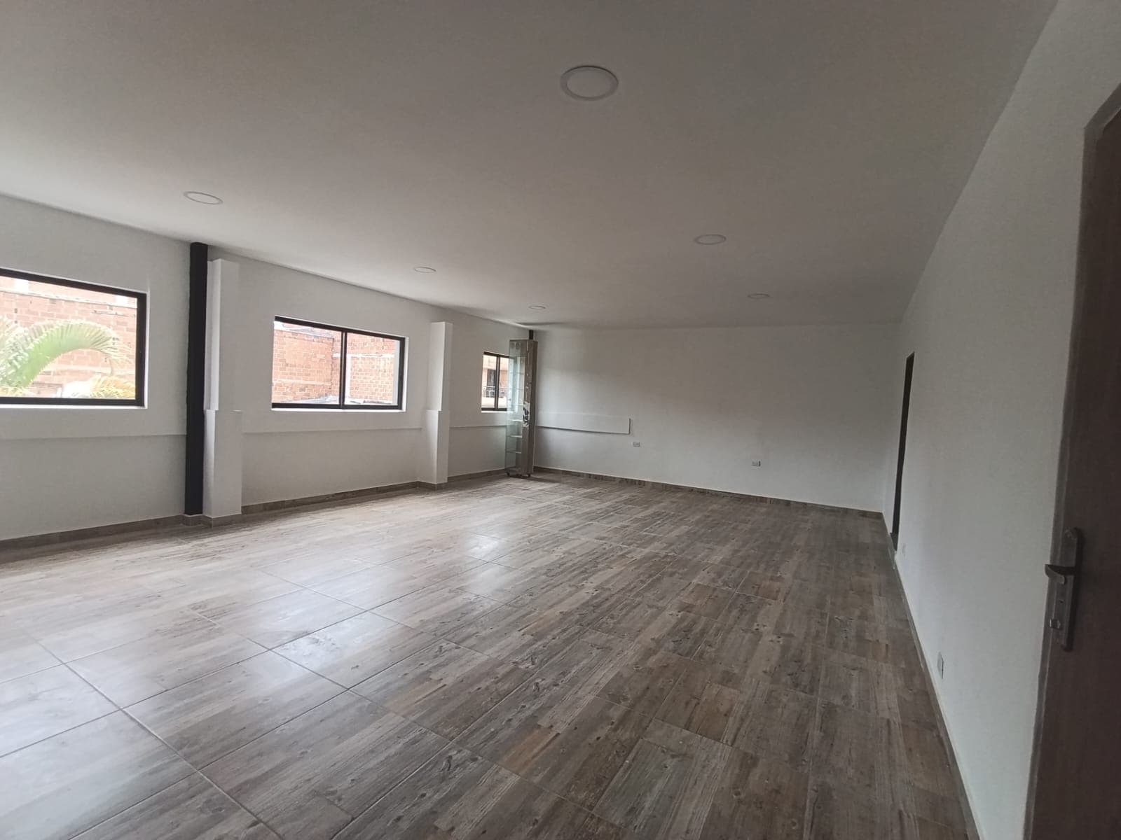 Oficina en arriendo en Centro De La Moda, Itagui — foto 4 de 10