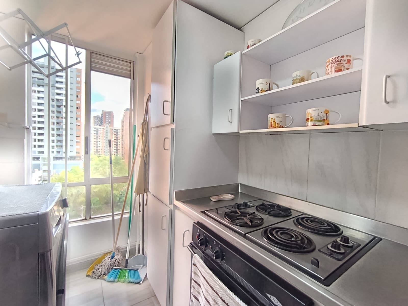 Apartamento en arriendo en Loma De San Julián, El Poblado, Medellín — foto 2 de 15