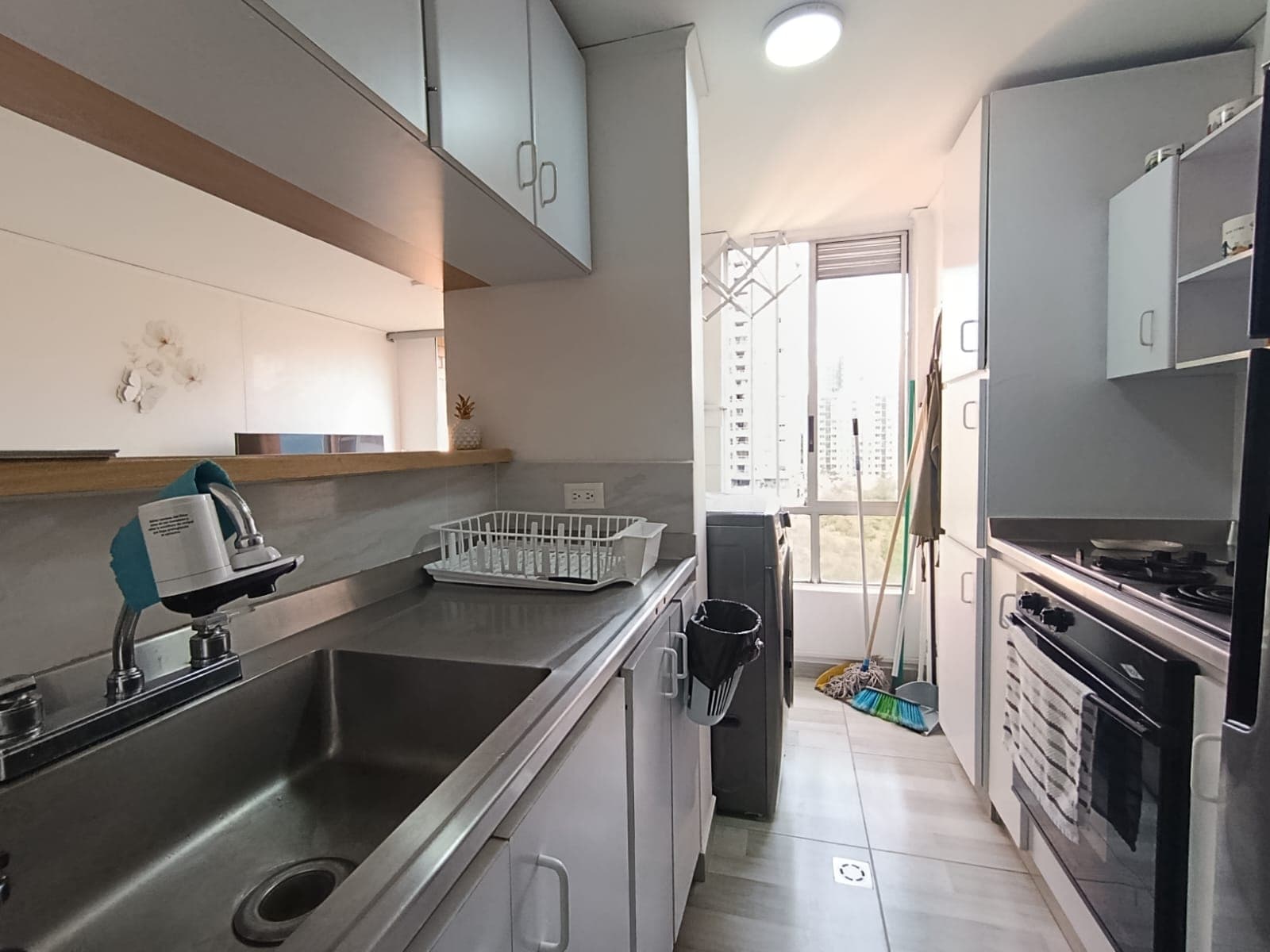 Apartamento en arriendo en Loma De San Julián, El Poblado, Medellín — foto 3 de 15