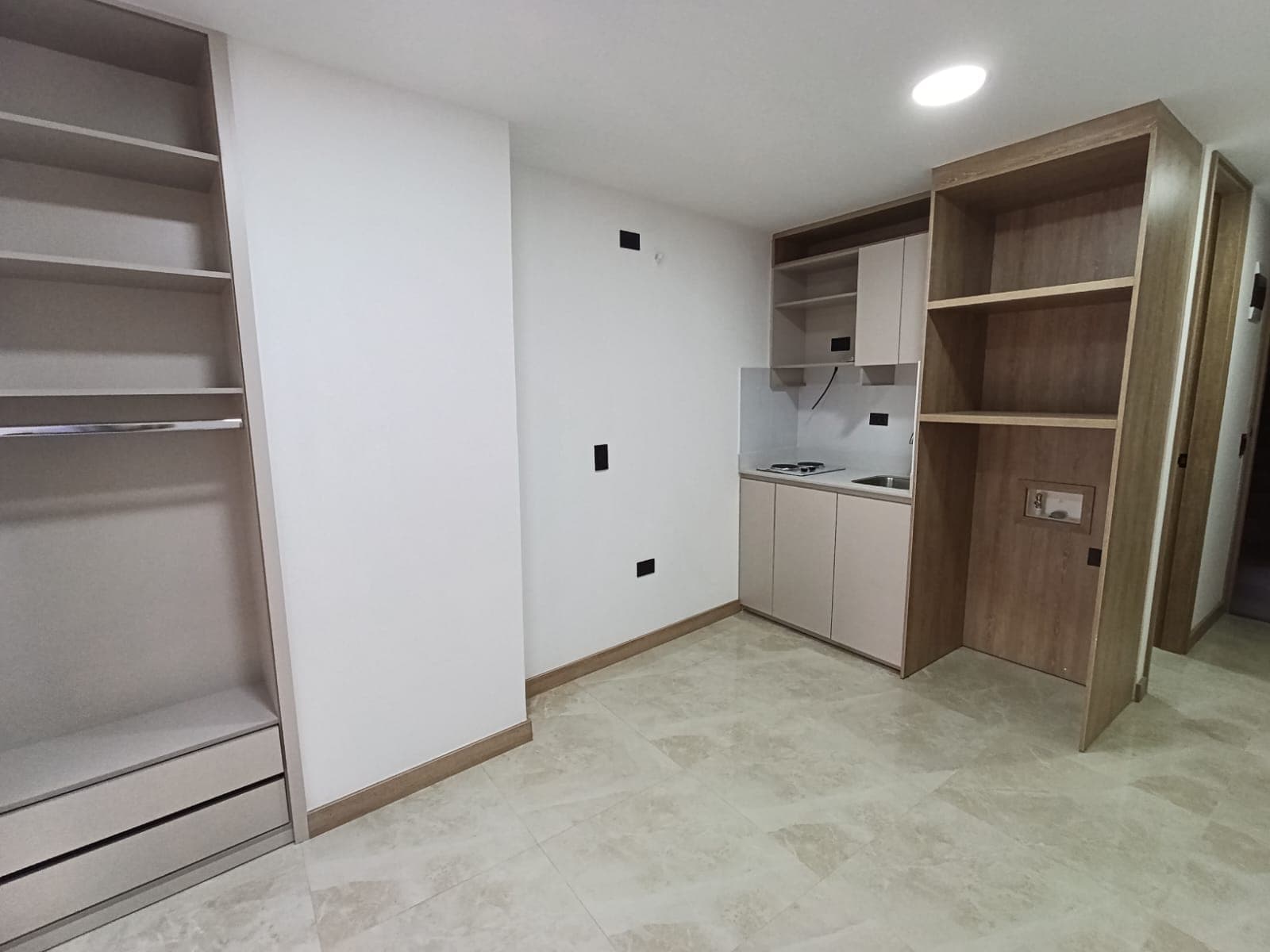 Apartaestudio en arriendo en La Candelaria, Centro, Medellín — foto 1 de 8