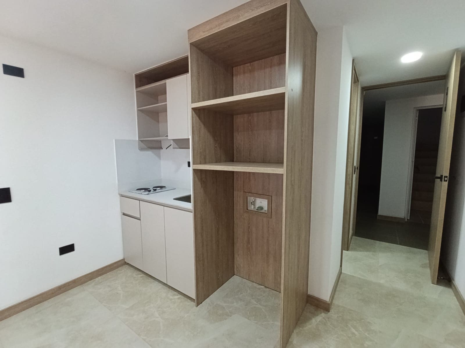 Apartaestudio en arriendo en La Candelaria, Centro, Medellín — foto 1 de 9
