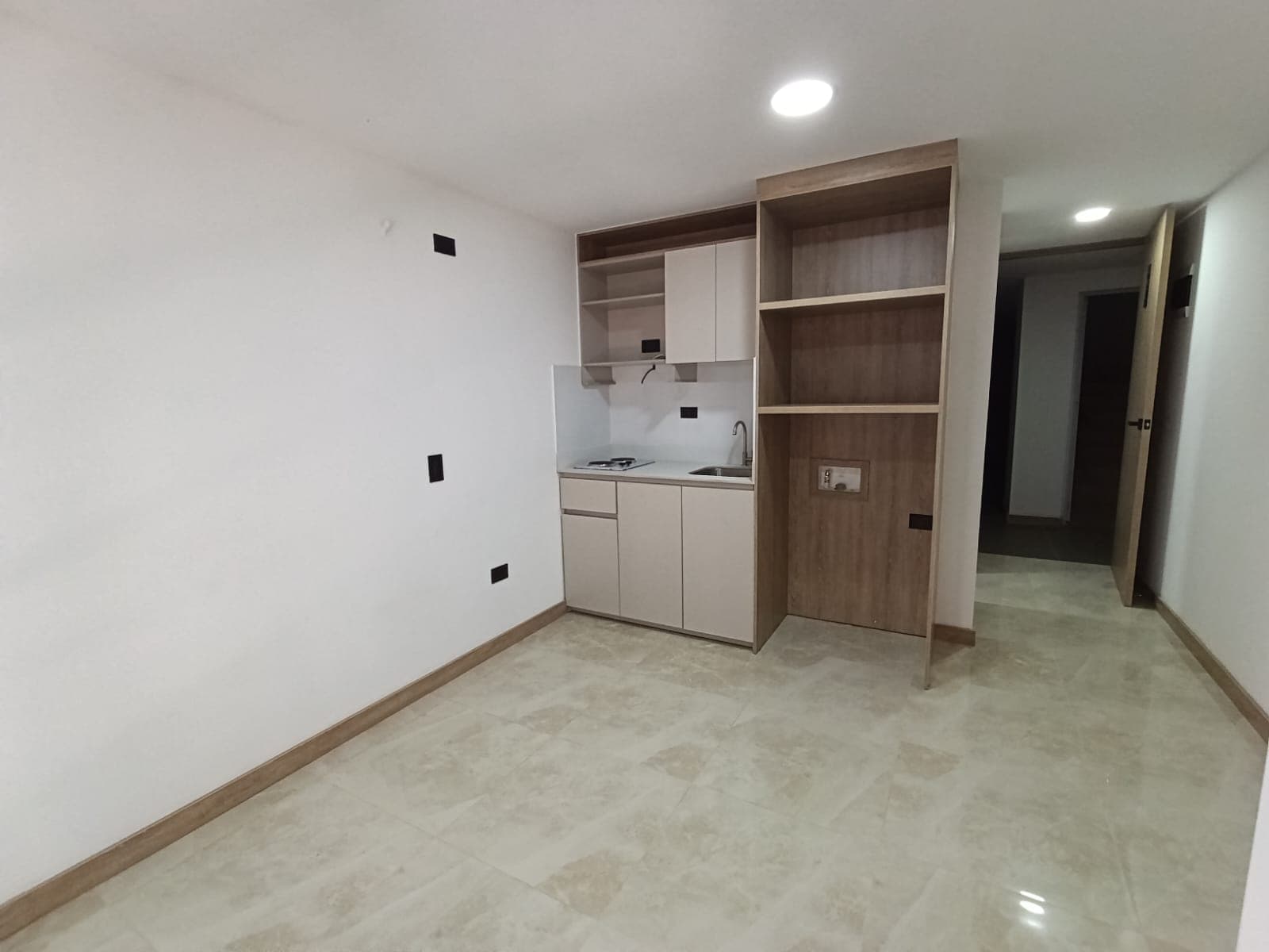 Apartaestudio en arriendo en La Candelaria, Centro, Medellín — foto 3 de 9