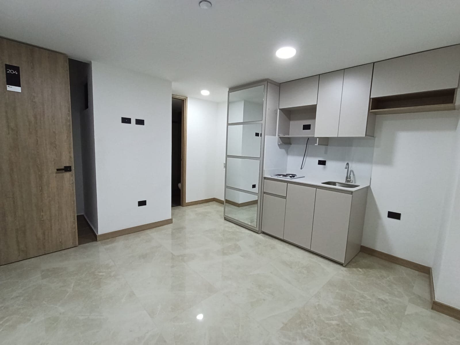 Apartaestudio en arriendo en La Candelaria, Centro, Medellín — foto 1 de 7