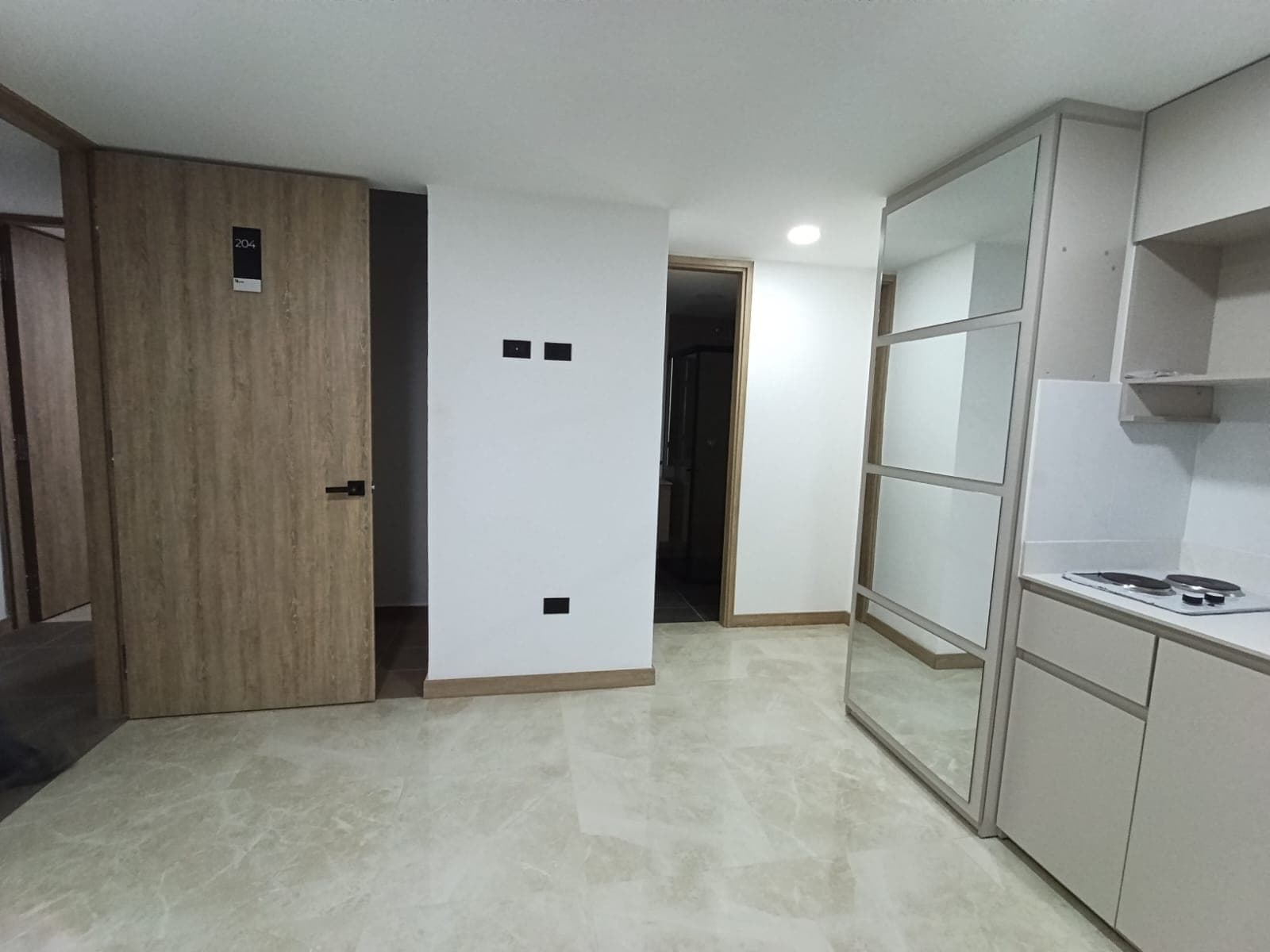Apartaestudio en arriendo en La Candelaria, Centro, Medellín — foto 2 de 7