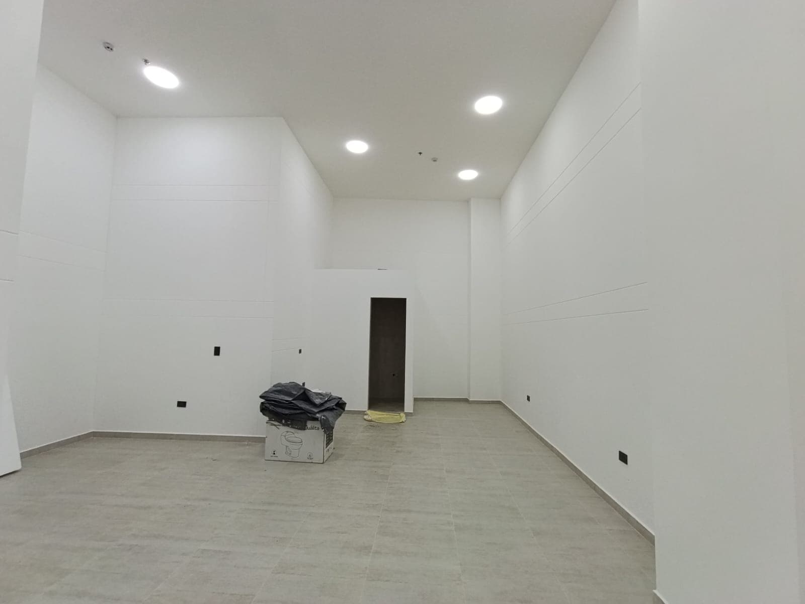 Local en arriendo en La Candelaria, Centro, Medellín — foto 1 de 10