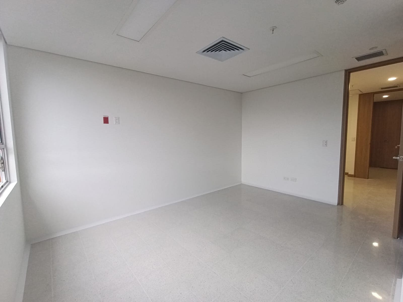 Consultorio en arriendo en Los Pinos, La America, Medellín — foto 3 de 10