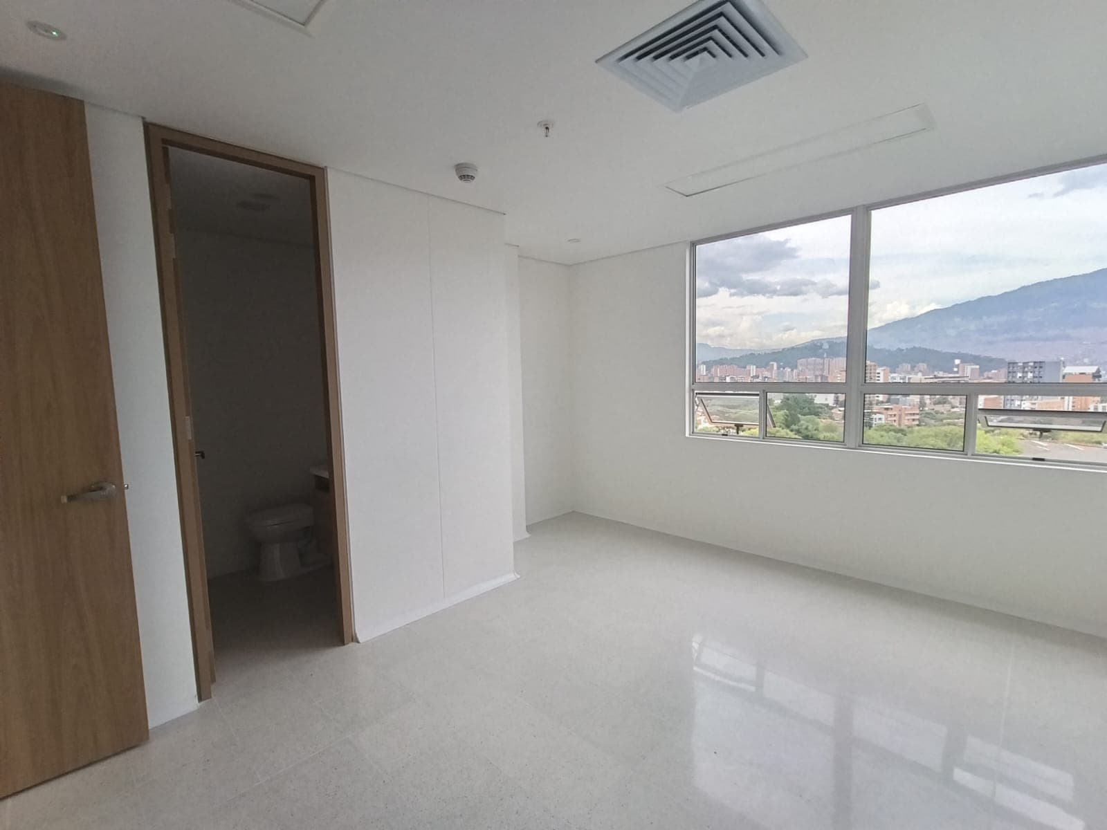 Consultorio en arriendo en Los Pinos, La America, Medellín — foto 5 de 10