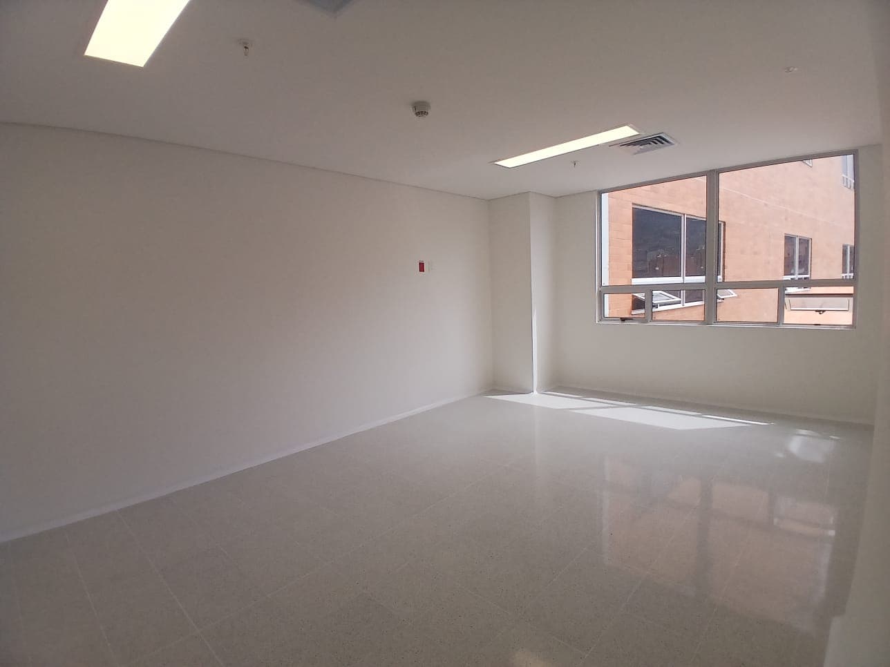 Consultorio en arriendo en Los Pinos, La America, Medellín — foto 3 de 8