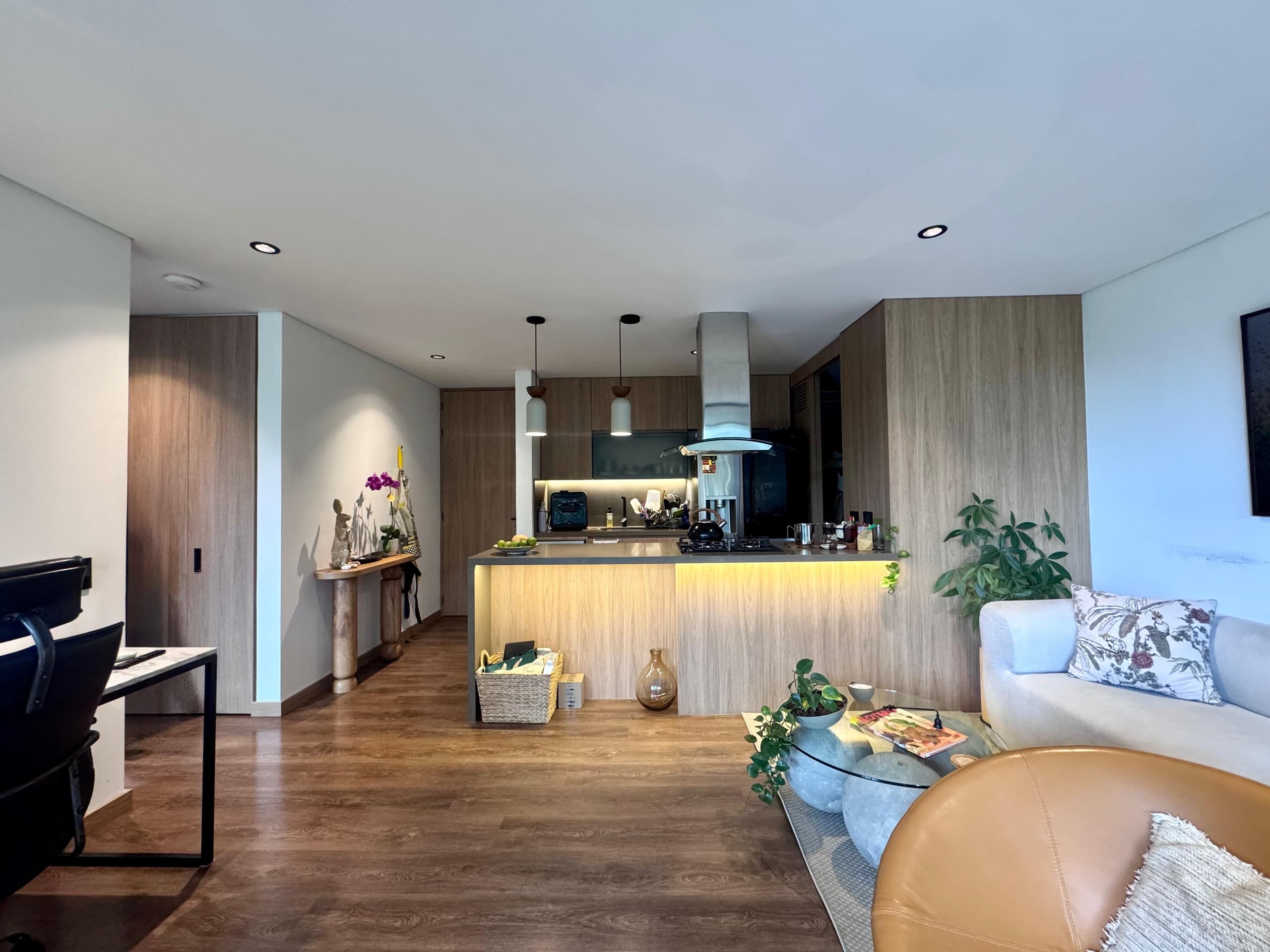 Apartamento en arriendo en Loma Del Esmeraldal, Envigado — foto 1 de 17