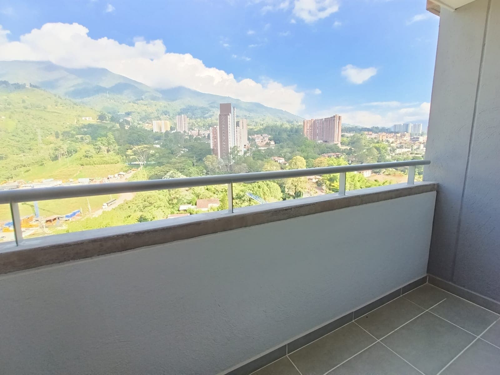 Apartamento en arriendo en La Aldea La, La Estrella — foto 1 de 12