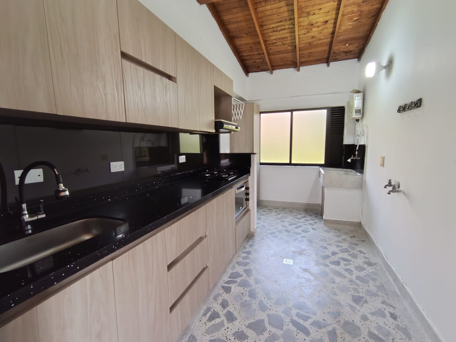 Apartamento en arriendo en Almería, La America, Medellín — foto 1 de 20