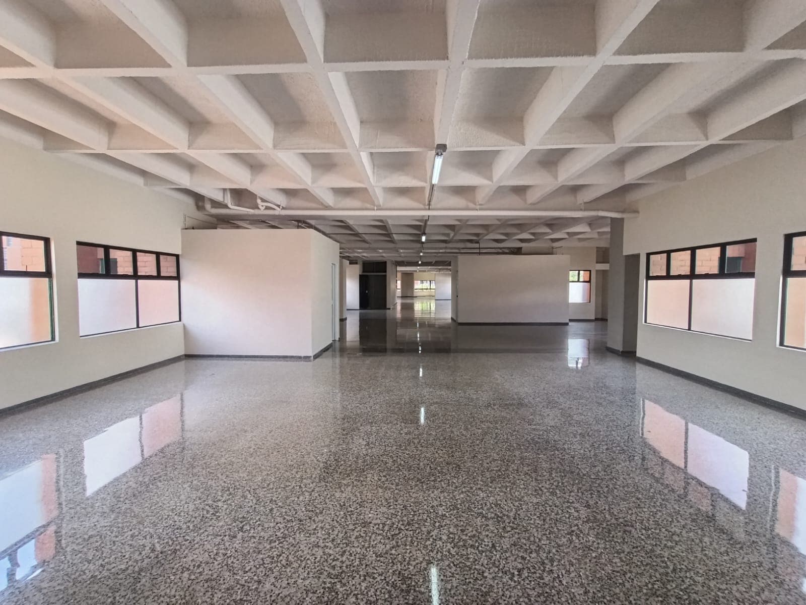 Oficina en arriendo en San Diego, El Poblado, Medellín — foto 1 de 20