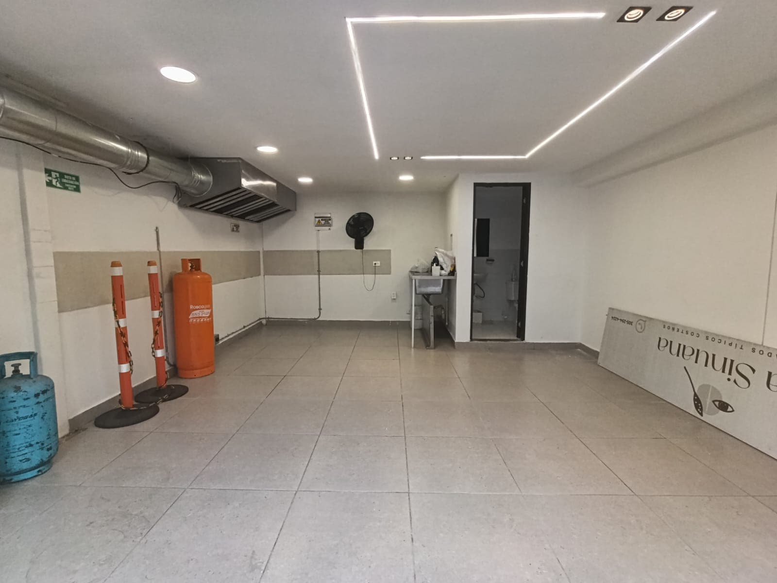 Local en arriendo en Manila, El Poblado, Medellín — foto 1 de 13