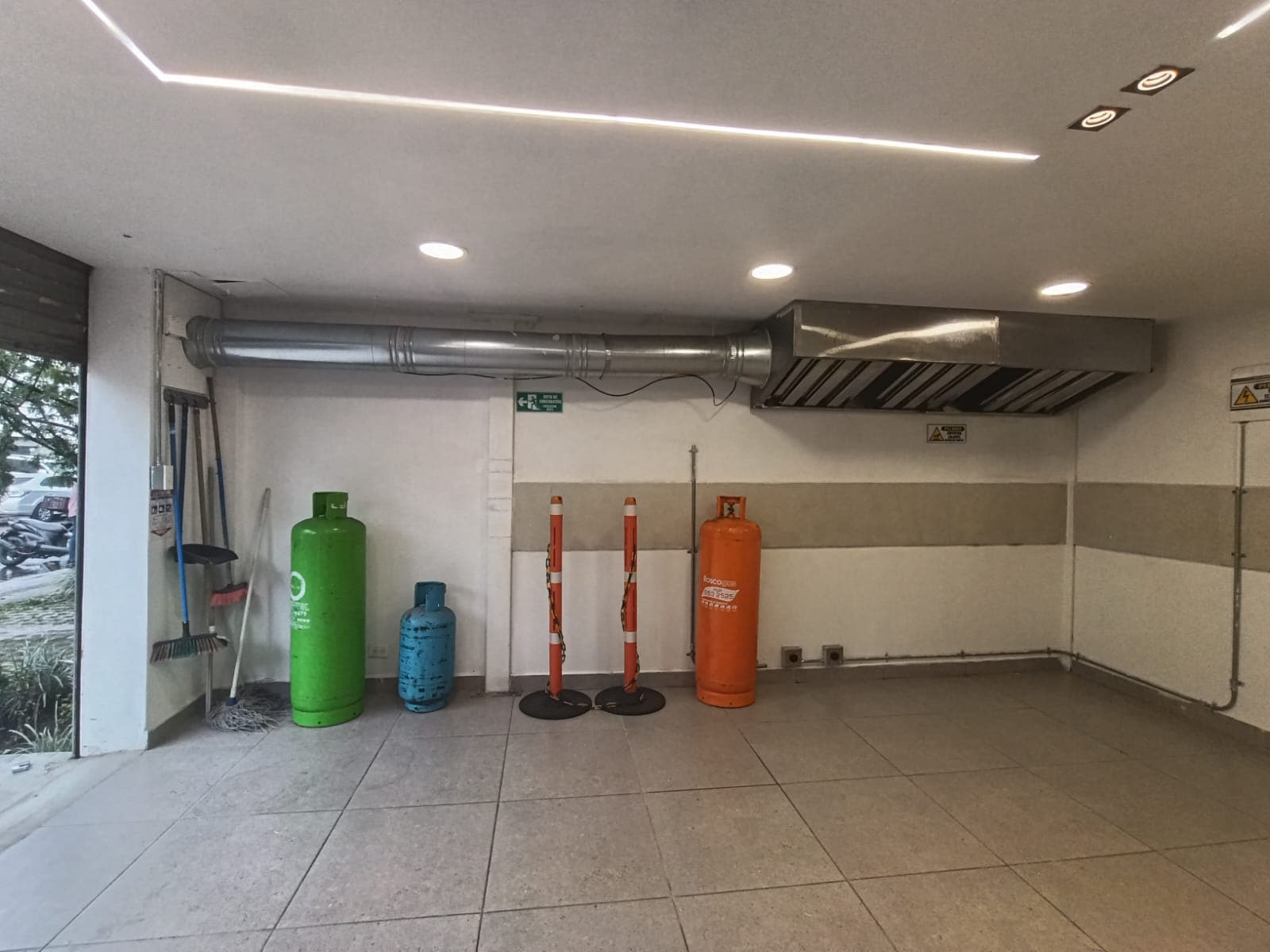 Local en arriendo en Manila, El Poblado, Medellín — foto 2 de 13