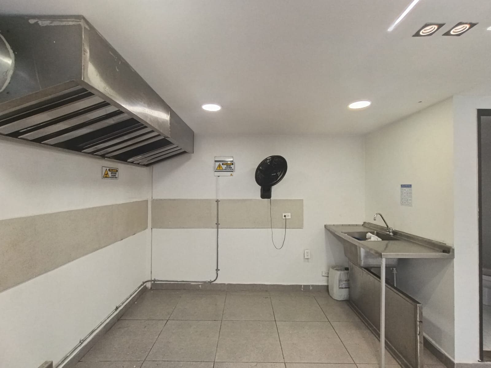 Local en arriendo en Manila, El Poblado, Medellín — foto 4 de 13
