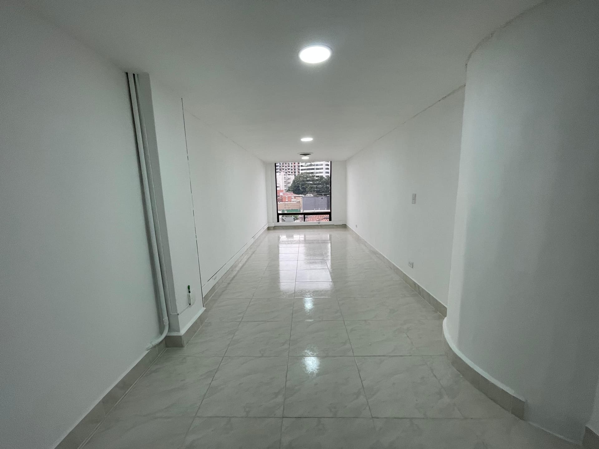Oficina en arriendo en Parque, El Poblado, Medellín — foto 1 de 12