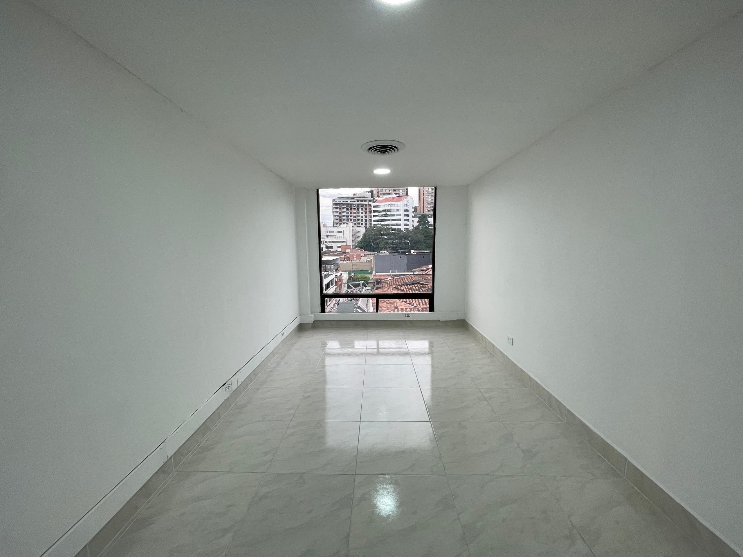 Oficina en arriendo en Parque, El Poblado, Medellín — foto 3 de 12