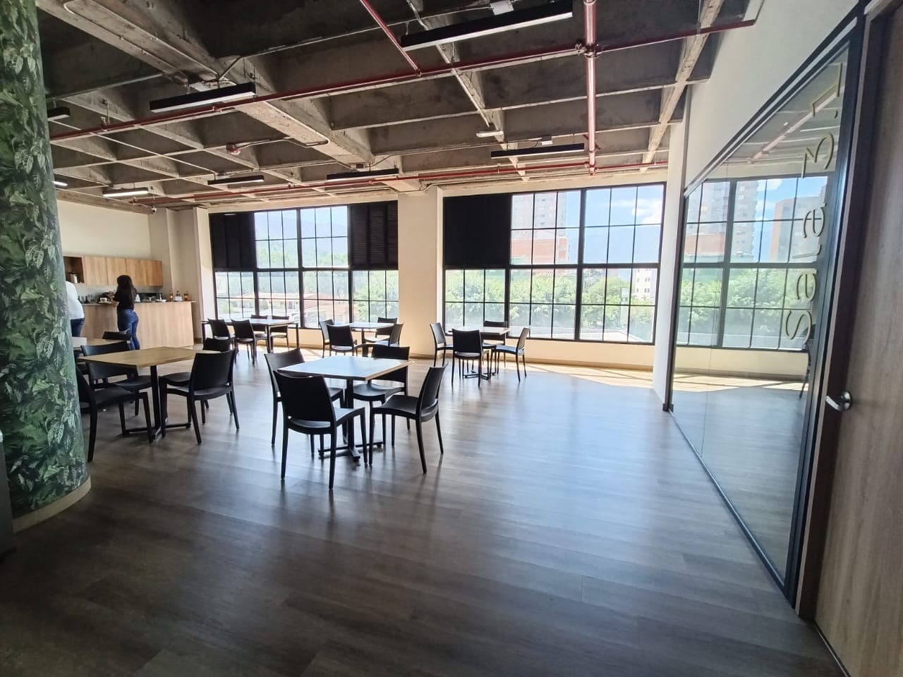 Oficina en arriendo en Los Colores, Laureles, Medellín — foto 4 de 14