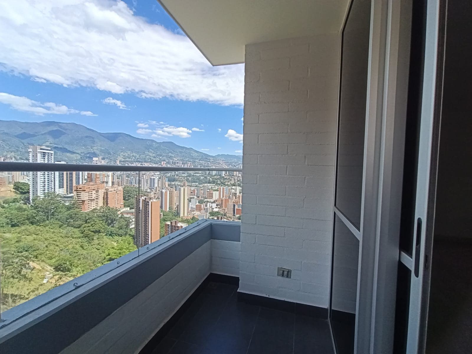 Apartamento en arriendo en El Carmelo, Sabaneta — foto 2 de 19
