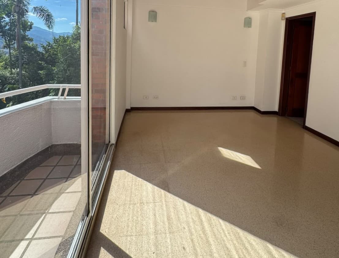 Casa Vivienda en arriendo en Loma Del Esmeraldal, Envigado — foto 3 de 9