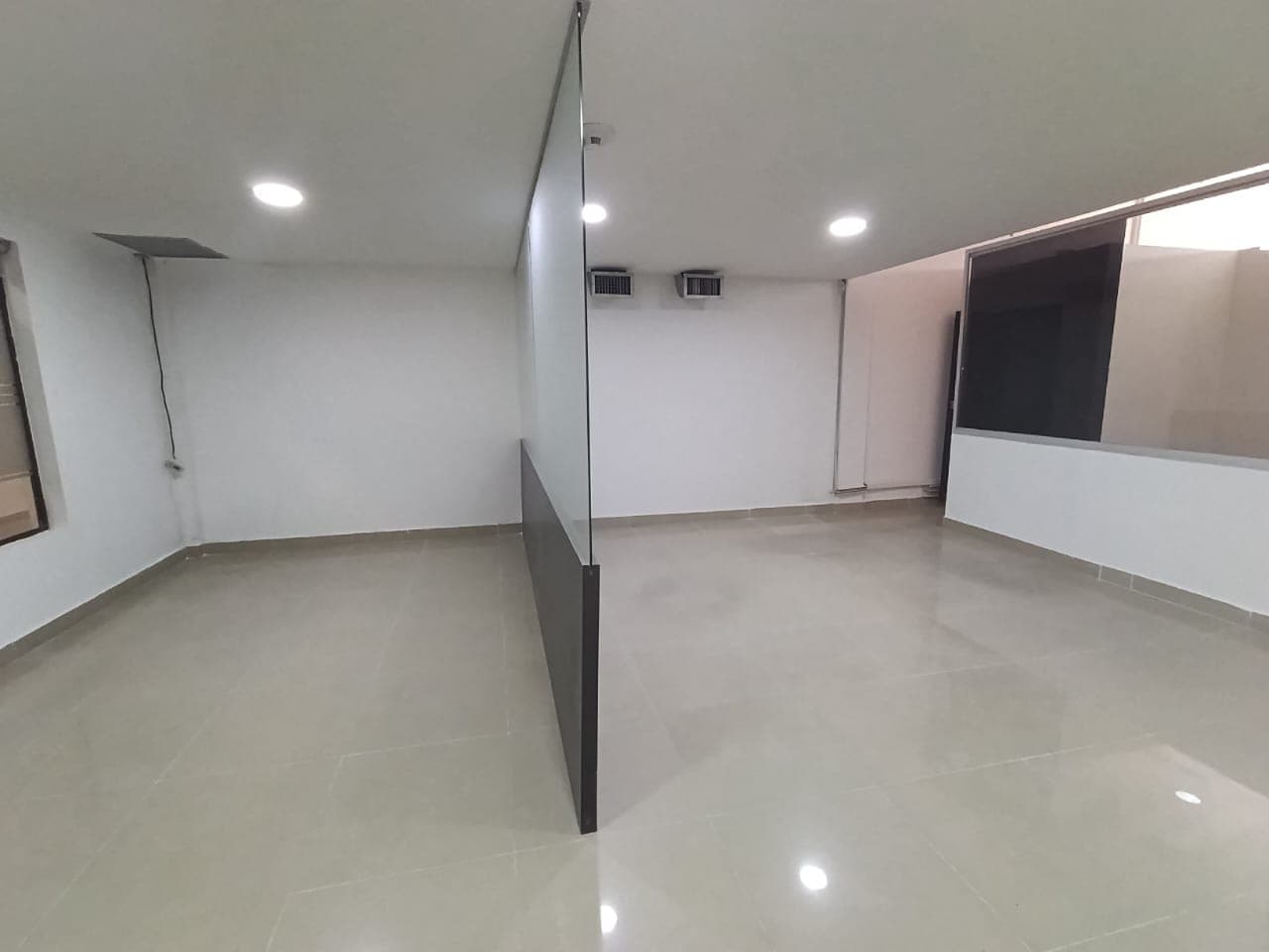 Oficina en arriendo en San Diego, El Poblado, Medellín — foto 3 de 17