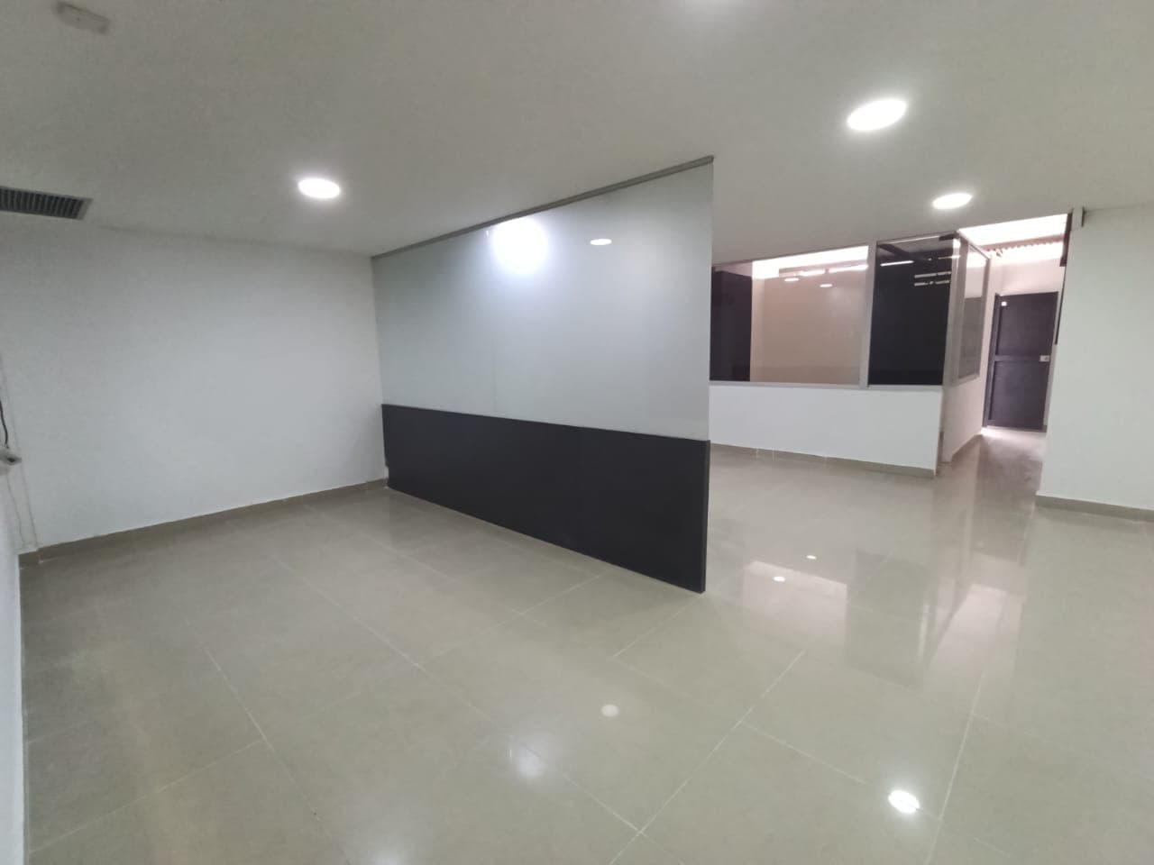 Oficina en arriendo en San Diego, El Poblado, Medellín — foto 5 de 17