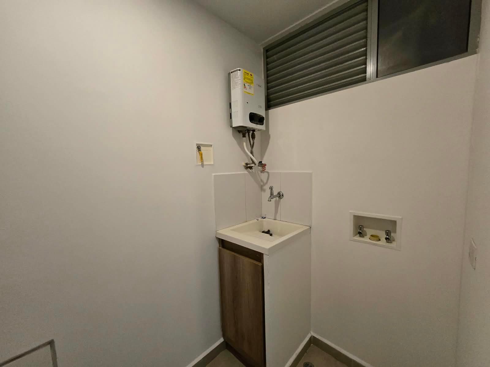 Apartamento en arriendo en Ciudad Del Rio, El Poblado, Medellín — foto 4 de 14