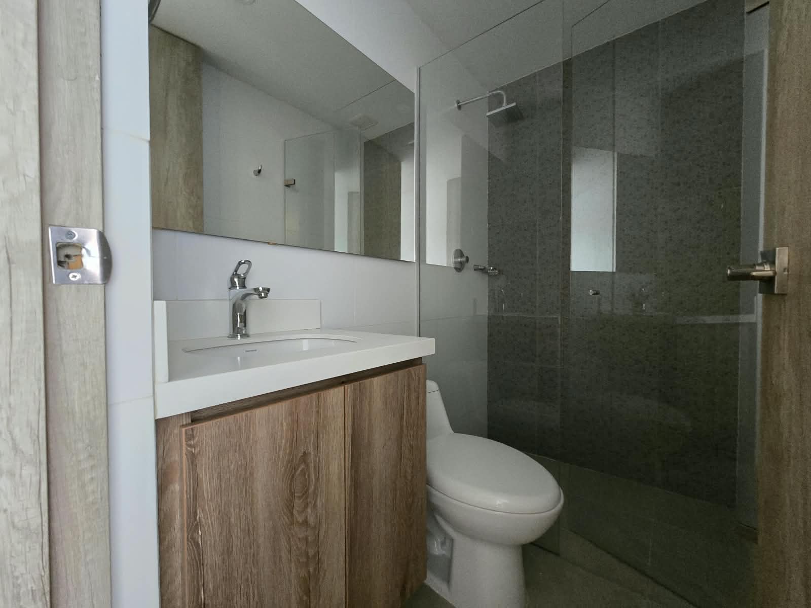 Apartamento en arriendo en Ciudad Del Rio, El Poblado, Medellín — foto 5 de 14