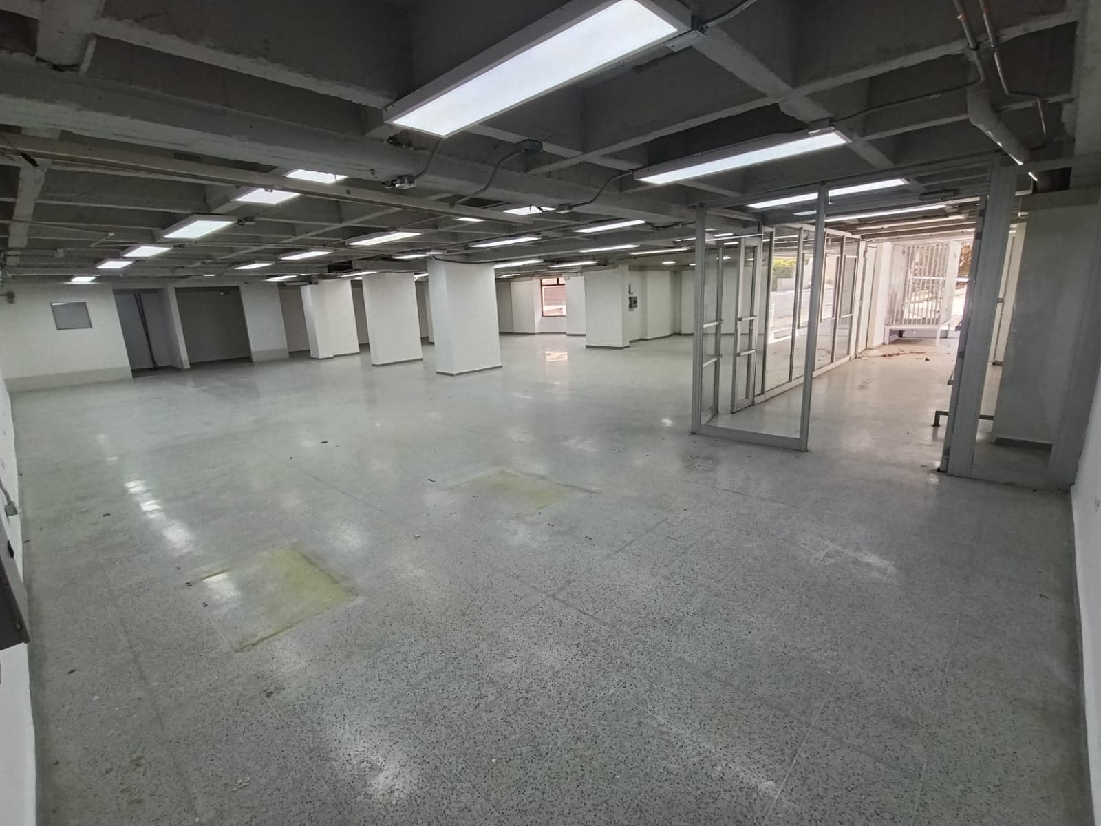Local en arriendo en La Pilarica, Robledo, Medellín — foto 1 de 20