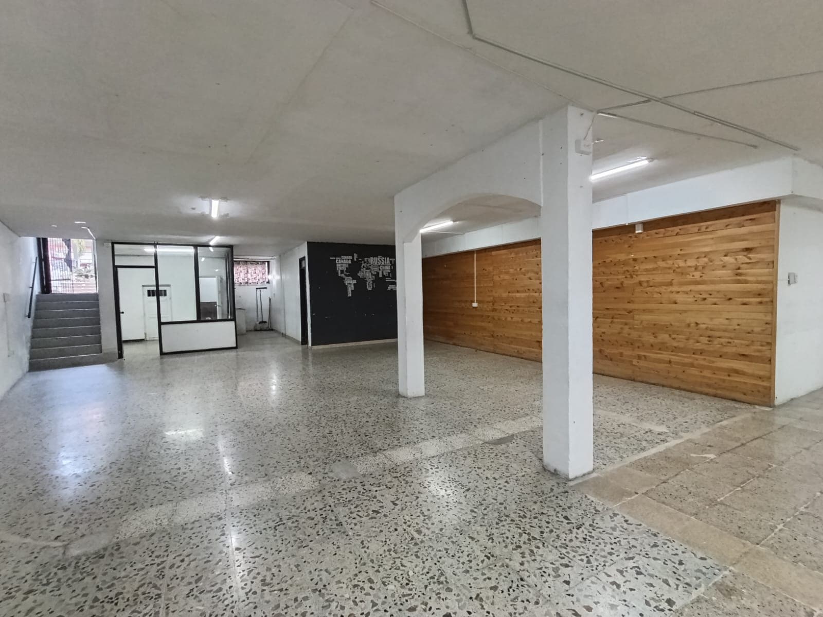 Bodega en arriendo en El Danubio, La America, Medellín — foto 1 de 17
