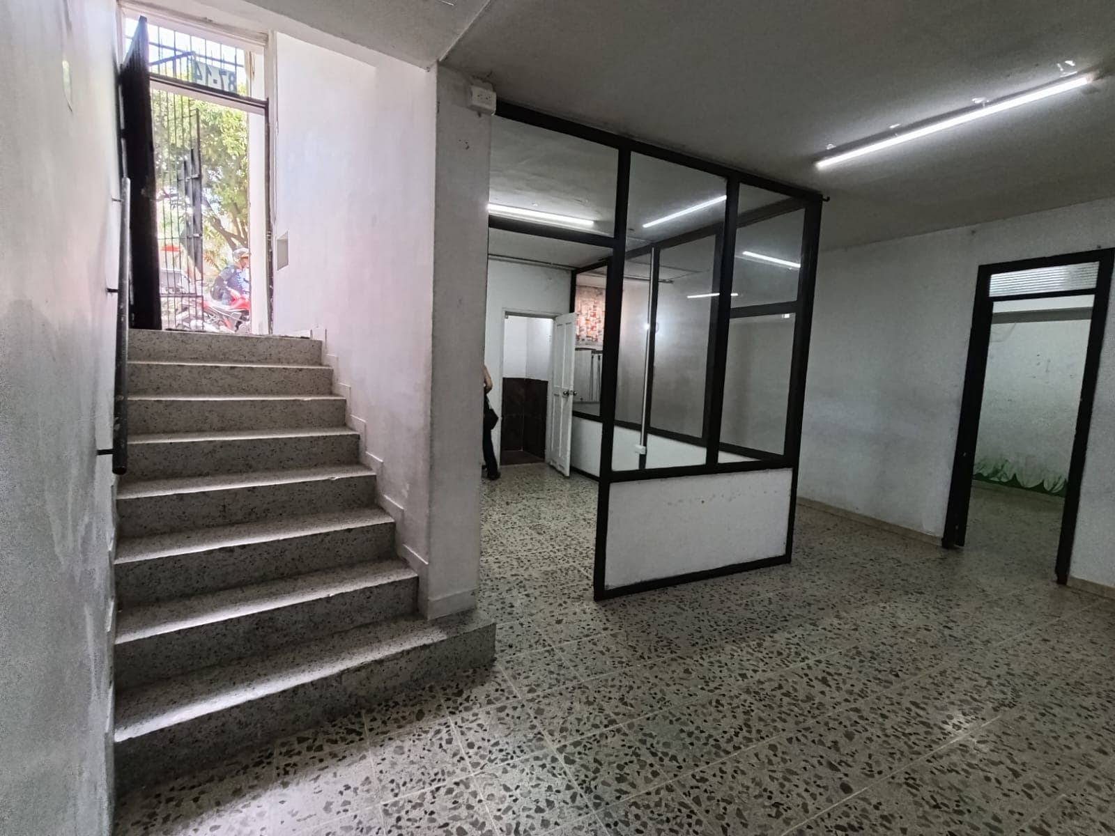 Bodega en arriendo en El Danubio, La America, Medellín — foto 2 de 17