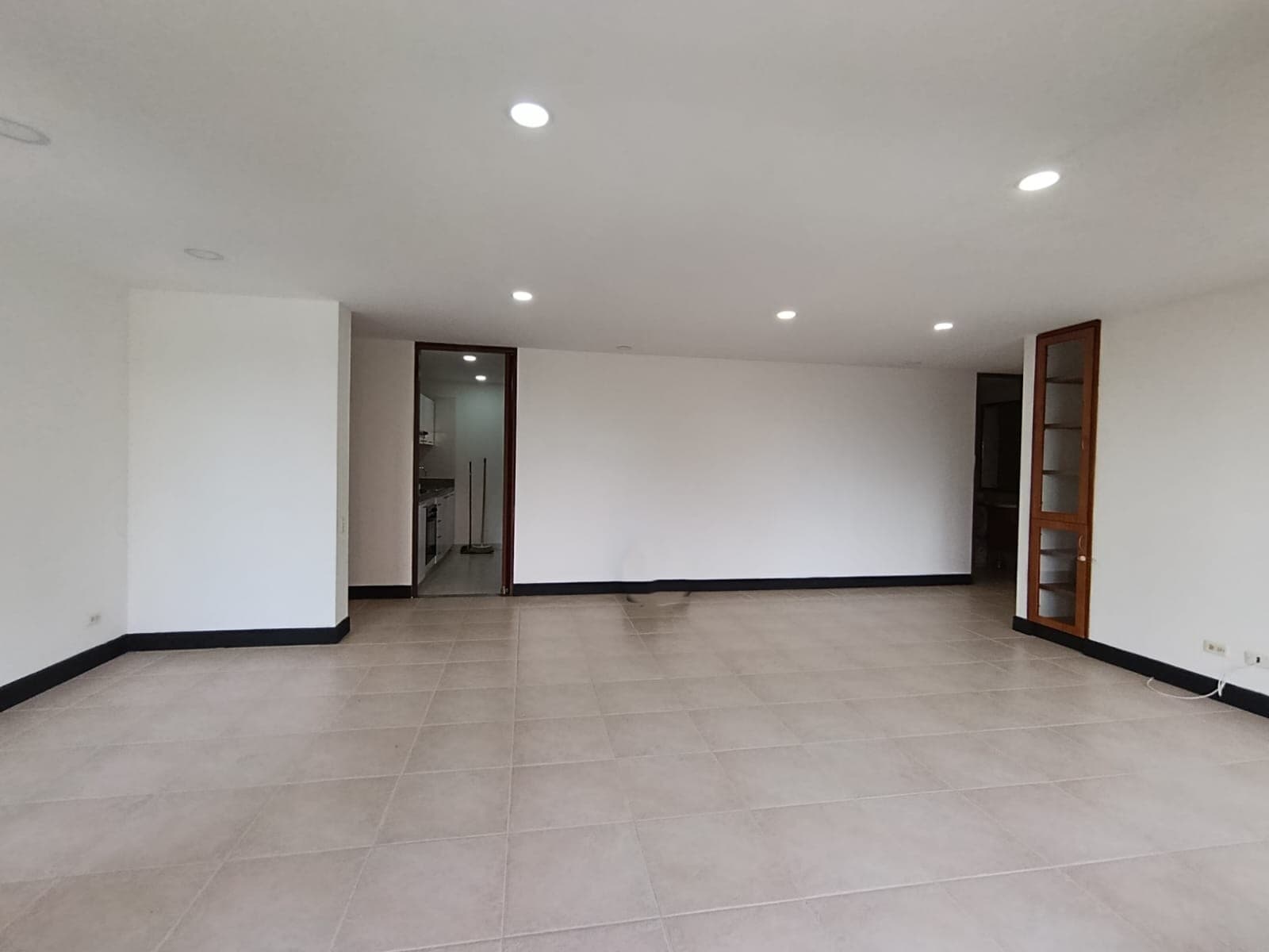 Apartamento en arriendo en Castropol, El Poblado, Medellín — foto 4 de 19