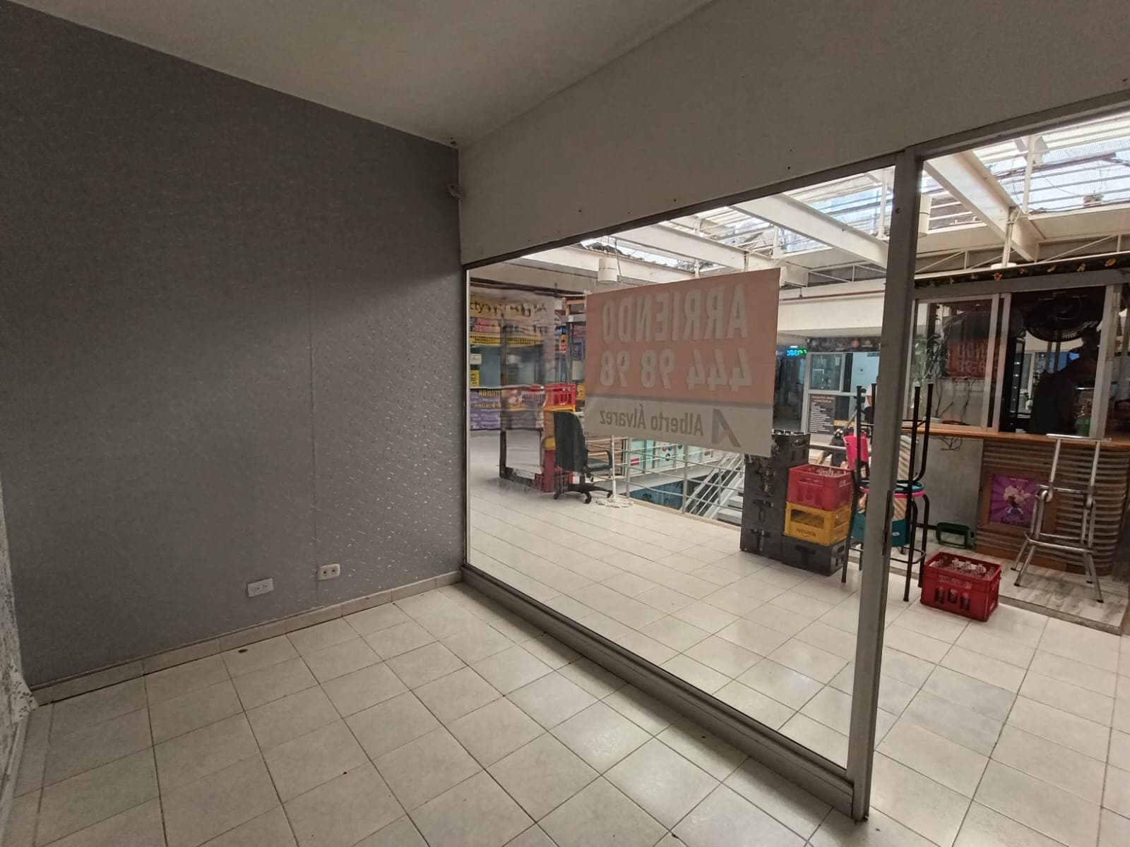 Local en arriendo en La Candelaria, Centro, Medellín — foto 3 de 8