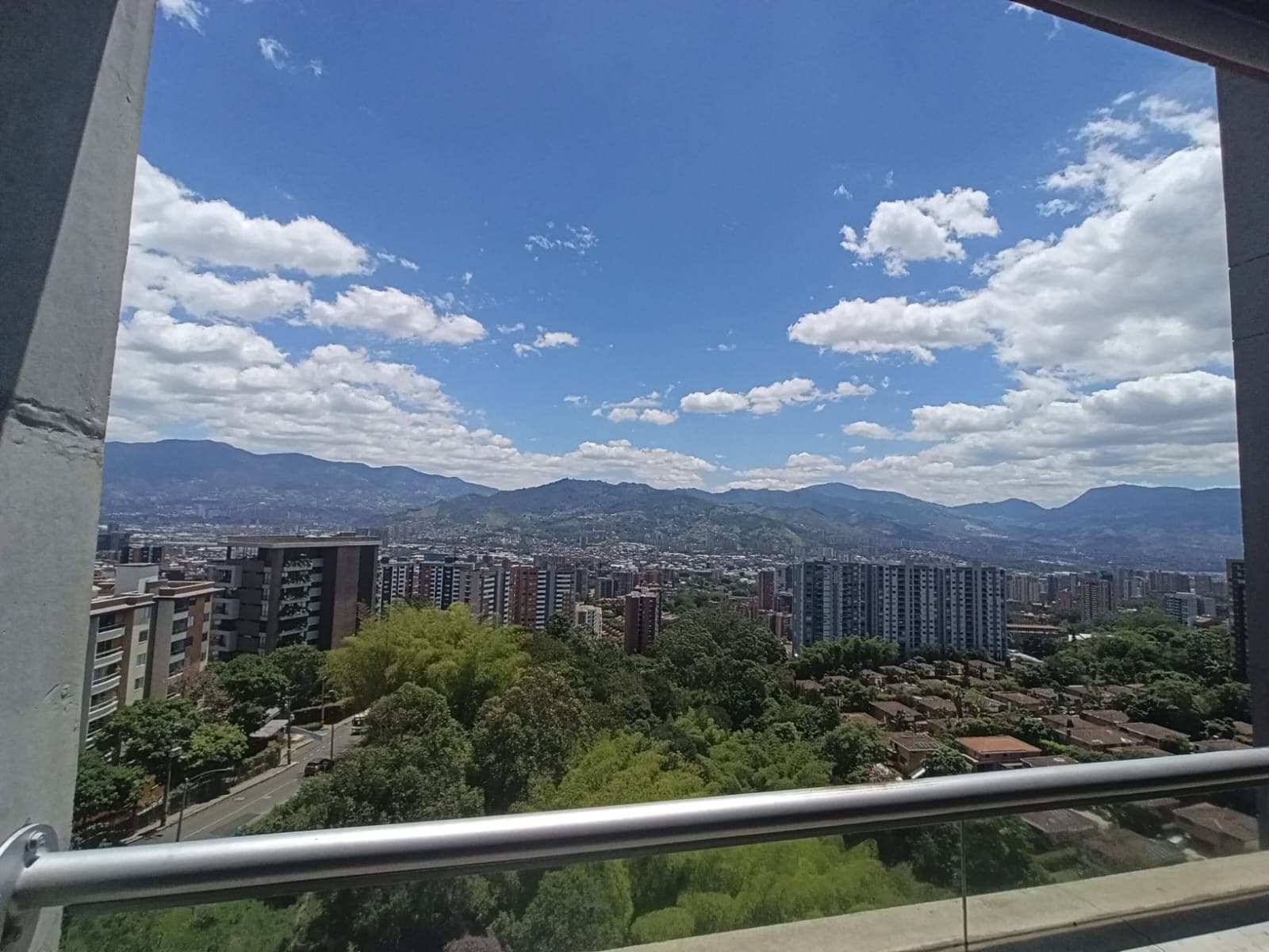Apartamento en arriendo en El Esmeraldal, Envigado — foto 1 de 18