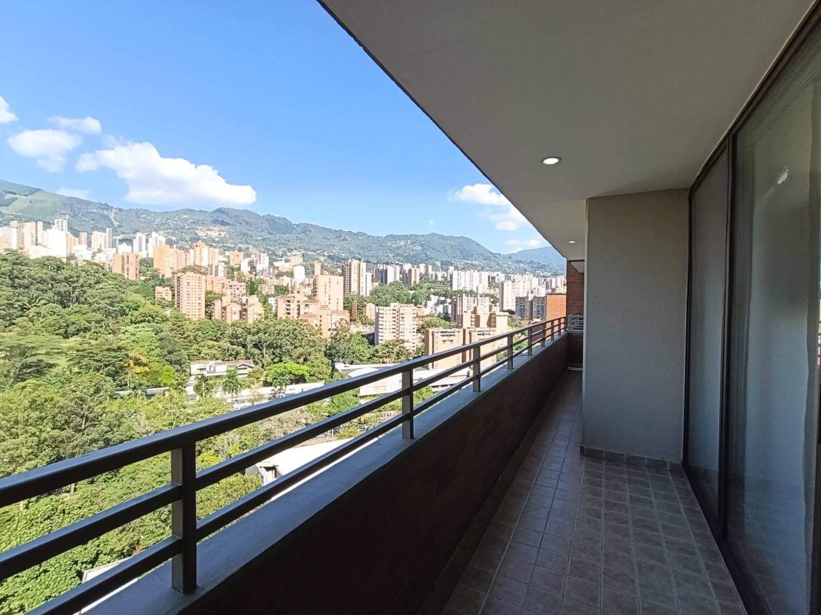 Apartamento en arriendo en Santa María De Los Ángeles, El Poblado, Medellín — foto 1 de 17