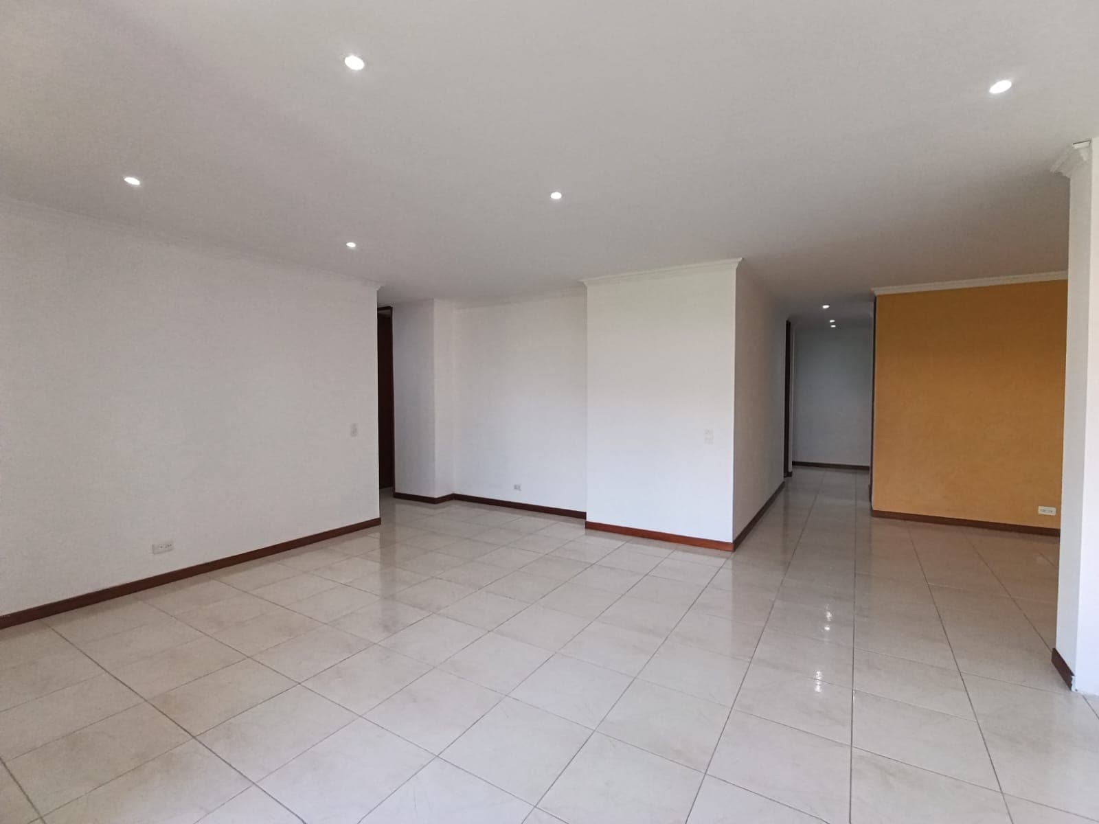 Apartamento en arriendo en Santa María De Los Ángeles, El Poblado, Medellín — foto 3 de 17