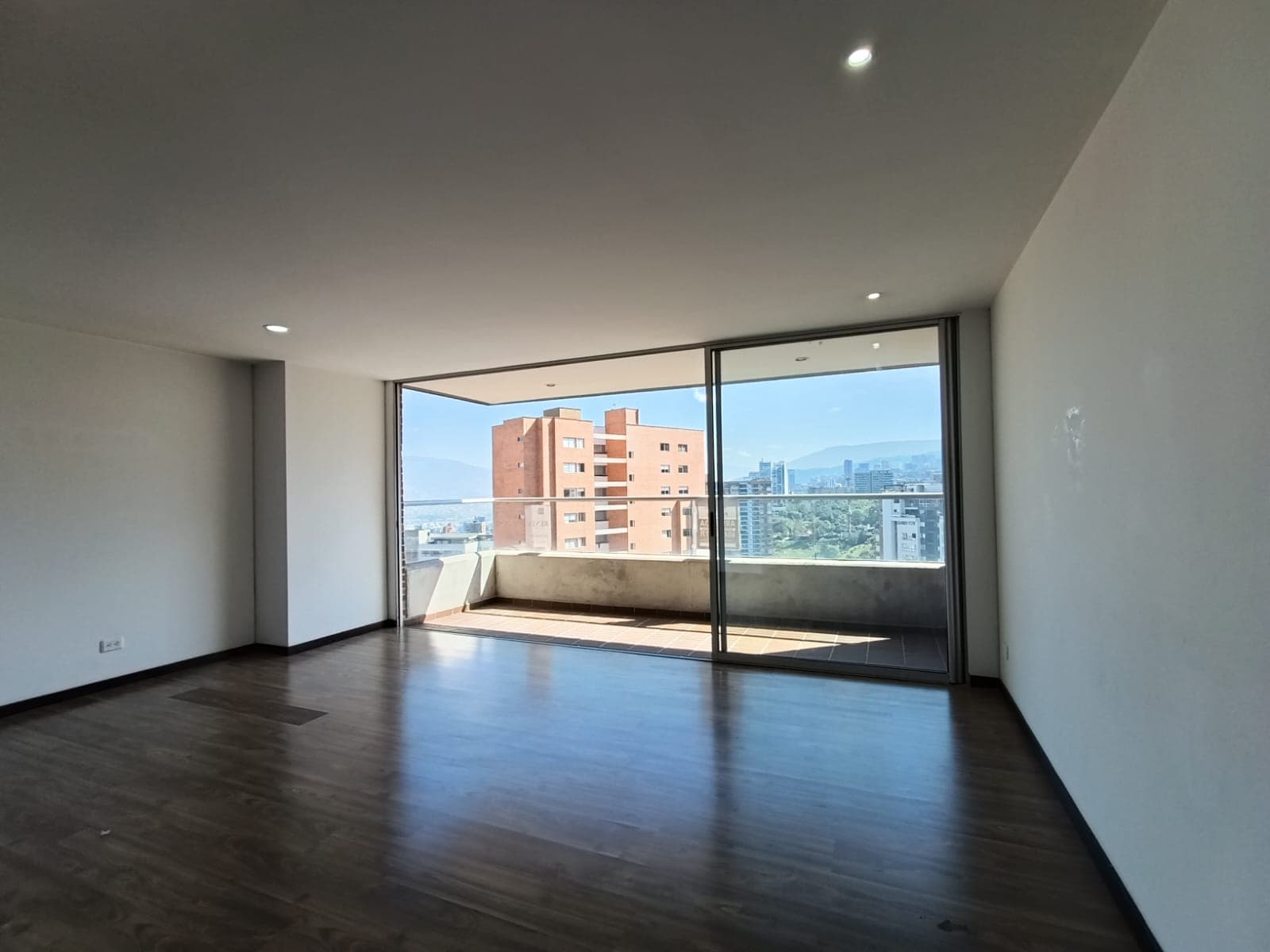 Apartamento en arriendo en Intermedia, Envigado — foto 2 de 19