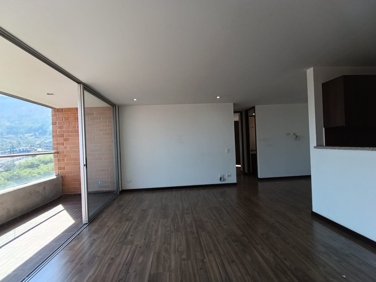 Apartamento en arriendo en Intermedia, Envigado — foto 3 de 19