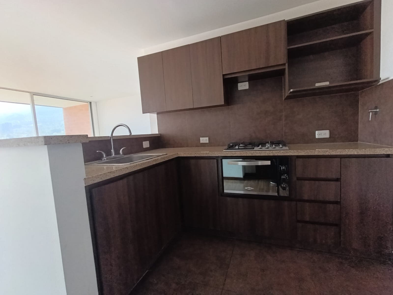 Apartamento en arriendo en Intermedia, Envigado — foto 5 de 19