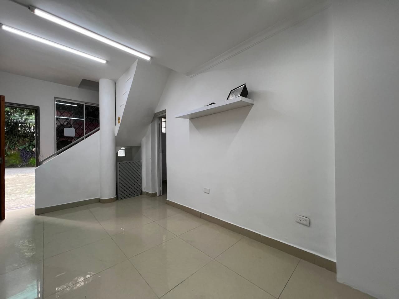 Apartamento en arriendo en Aguacatala, El Poblado, Medellín — foto 2 de 11