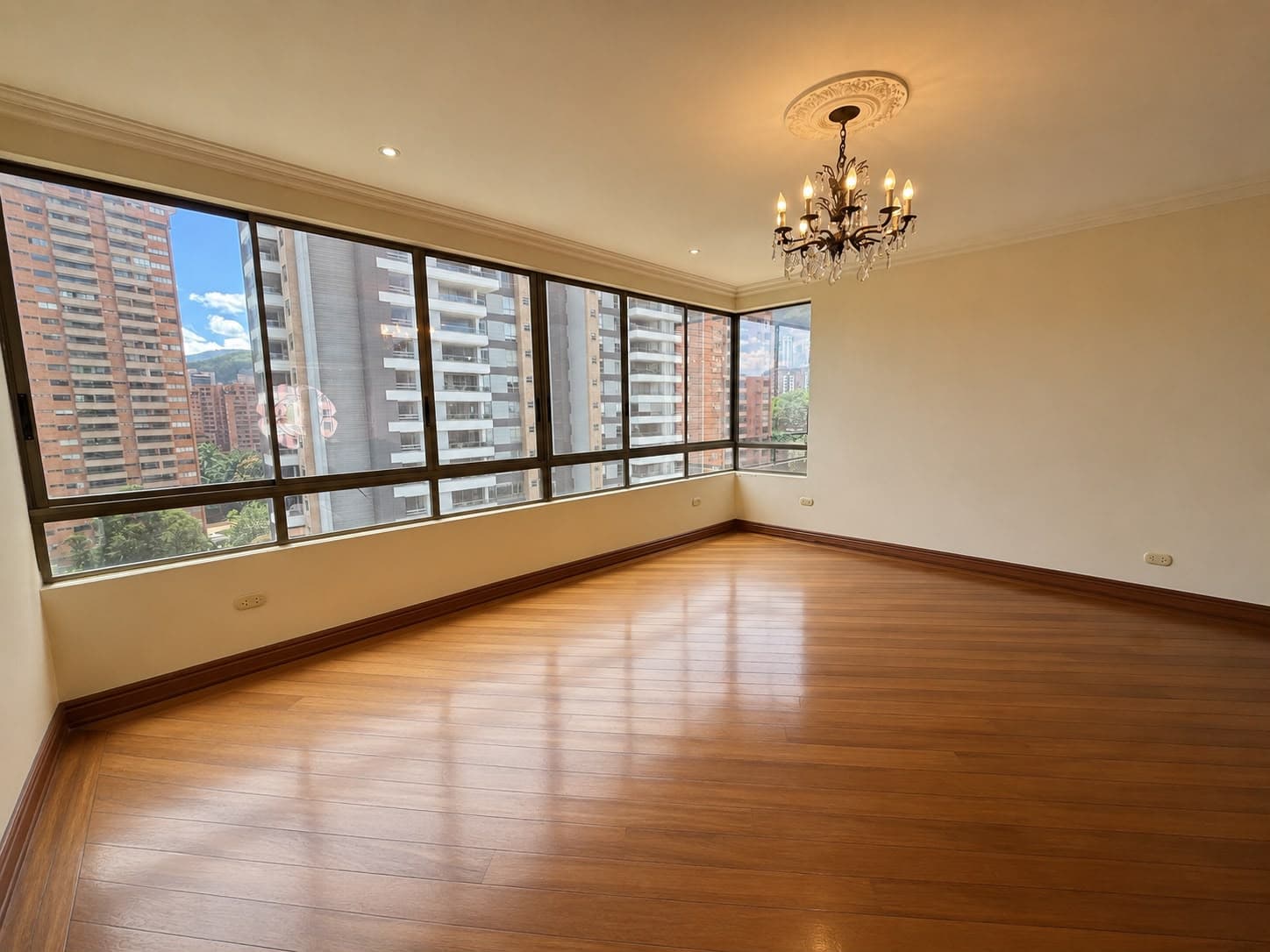 Apartamento en arriendo en Loma De Los Parra, El Poblado, Medellín — foto 4 de 20