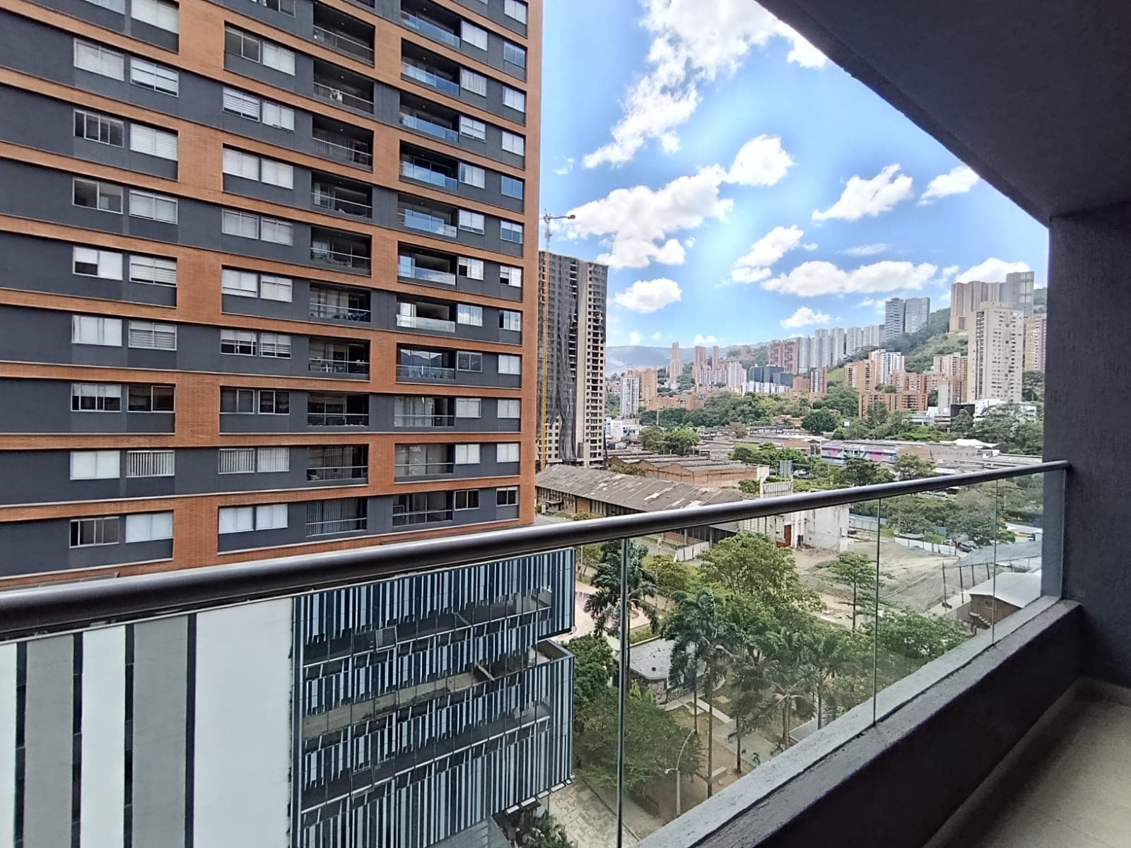 Apartamento en arriendo en Ciudad Del Rio, El Poblado, Medellín — foto 5 de 20