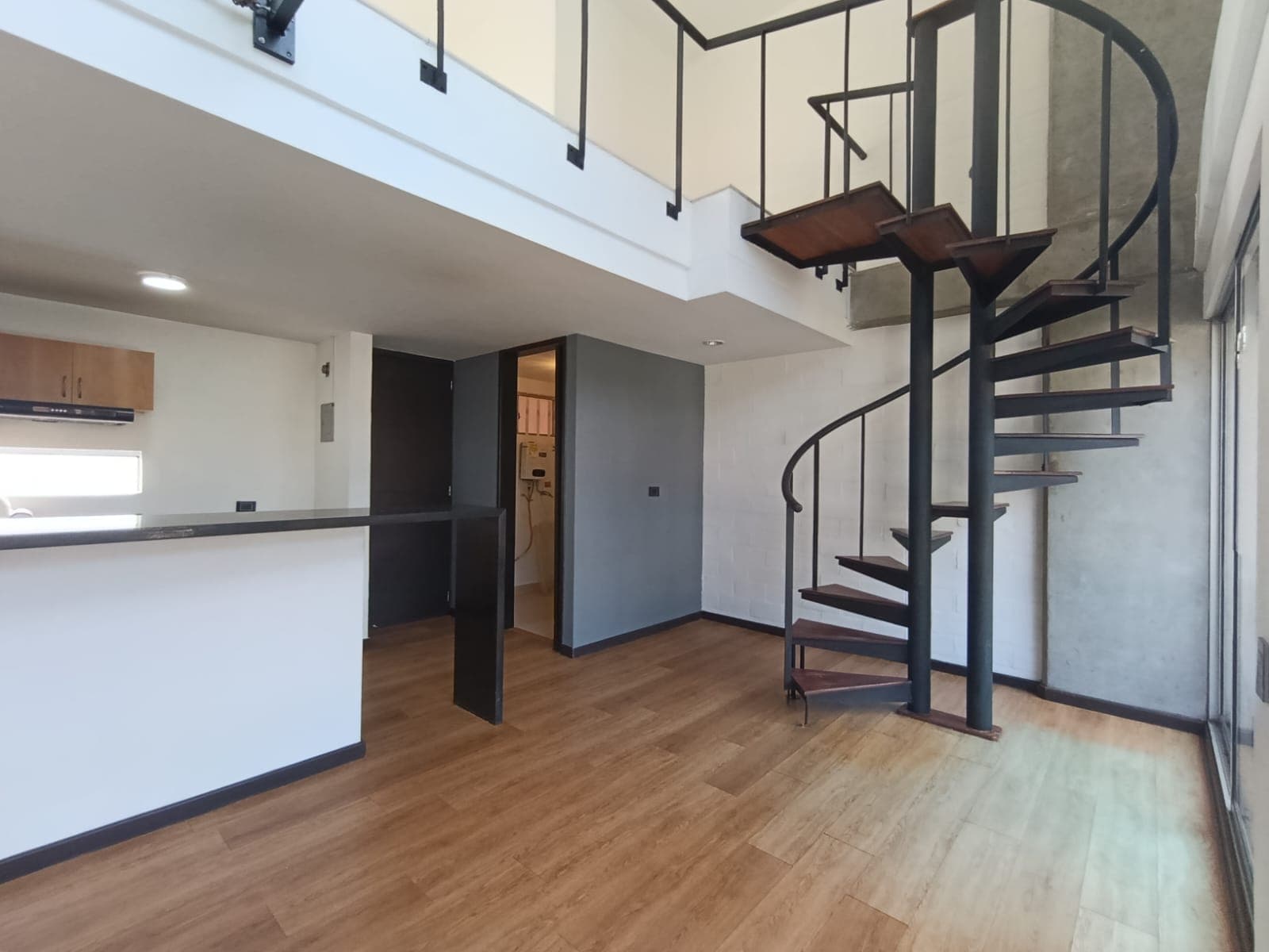 Apartaestudio en arriendo en Lalinde, El Poblado, Medellín — foto 1 de 18