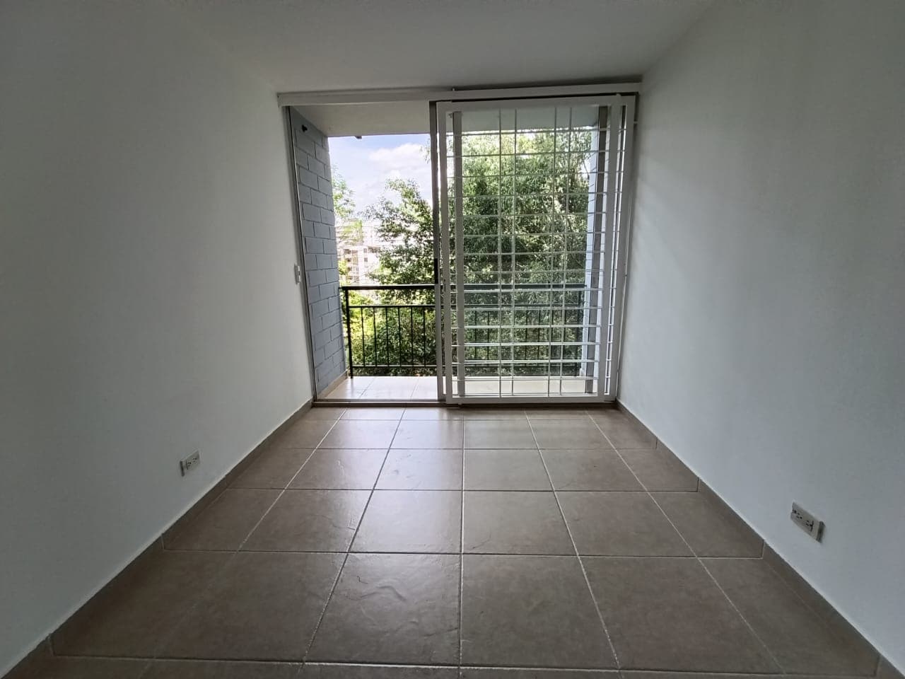 Apartamento en arriendo en Loma Del Indio, El Poblado, Medellín — foto 1 de 20