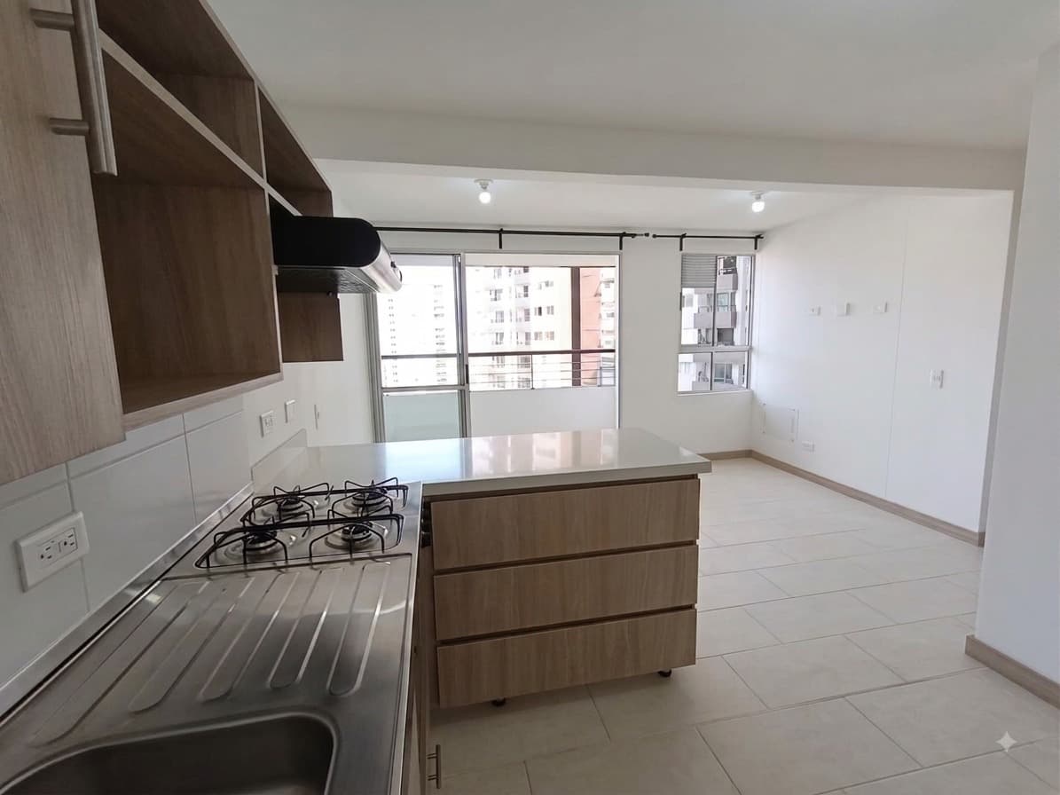 Apartamento en arriendo en Calasanz, La America, Medellín — foto 1 de 20