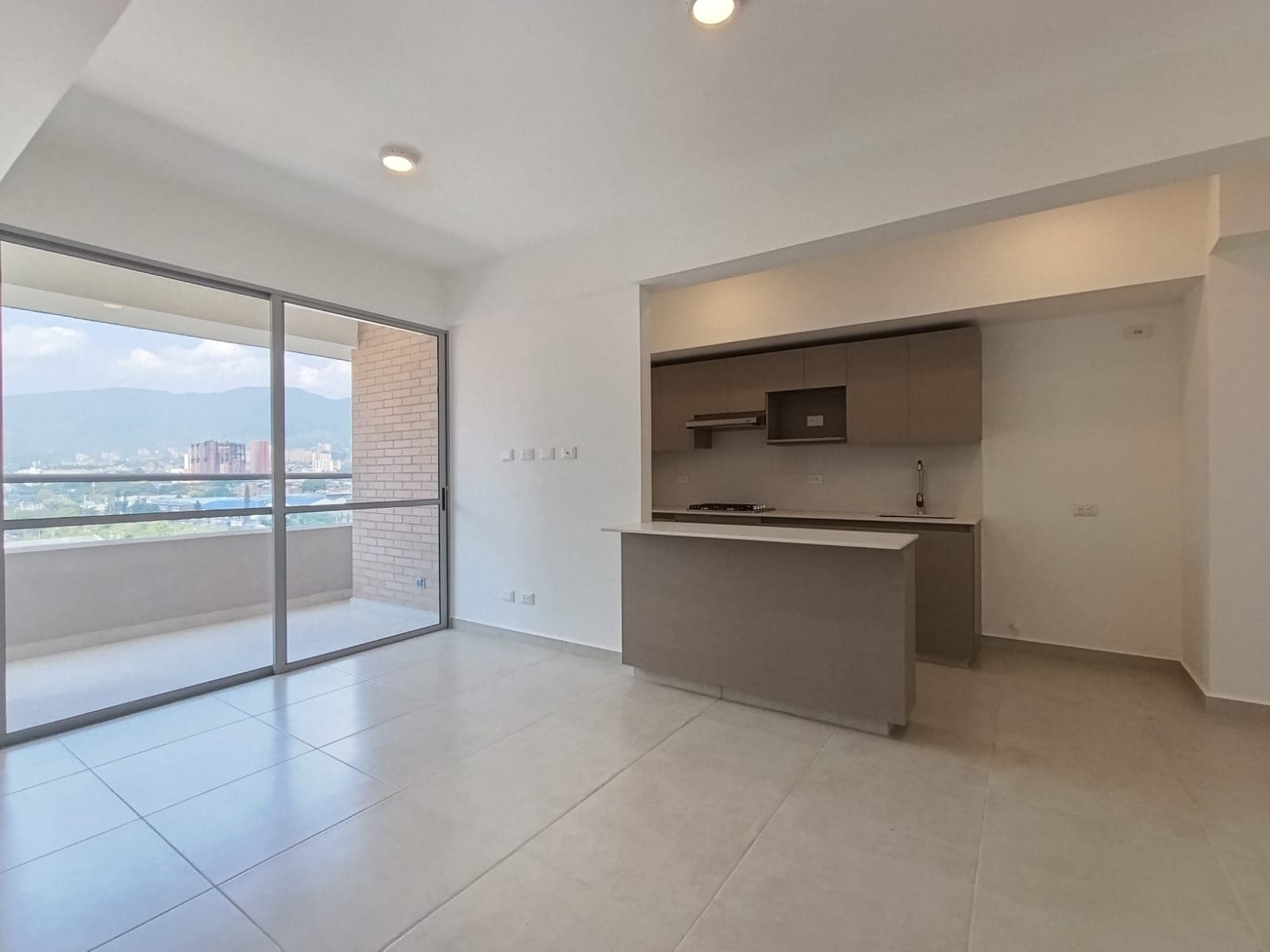 Apartamento en arriendo en Jardines, Envigado — foto 1 de 20