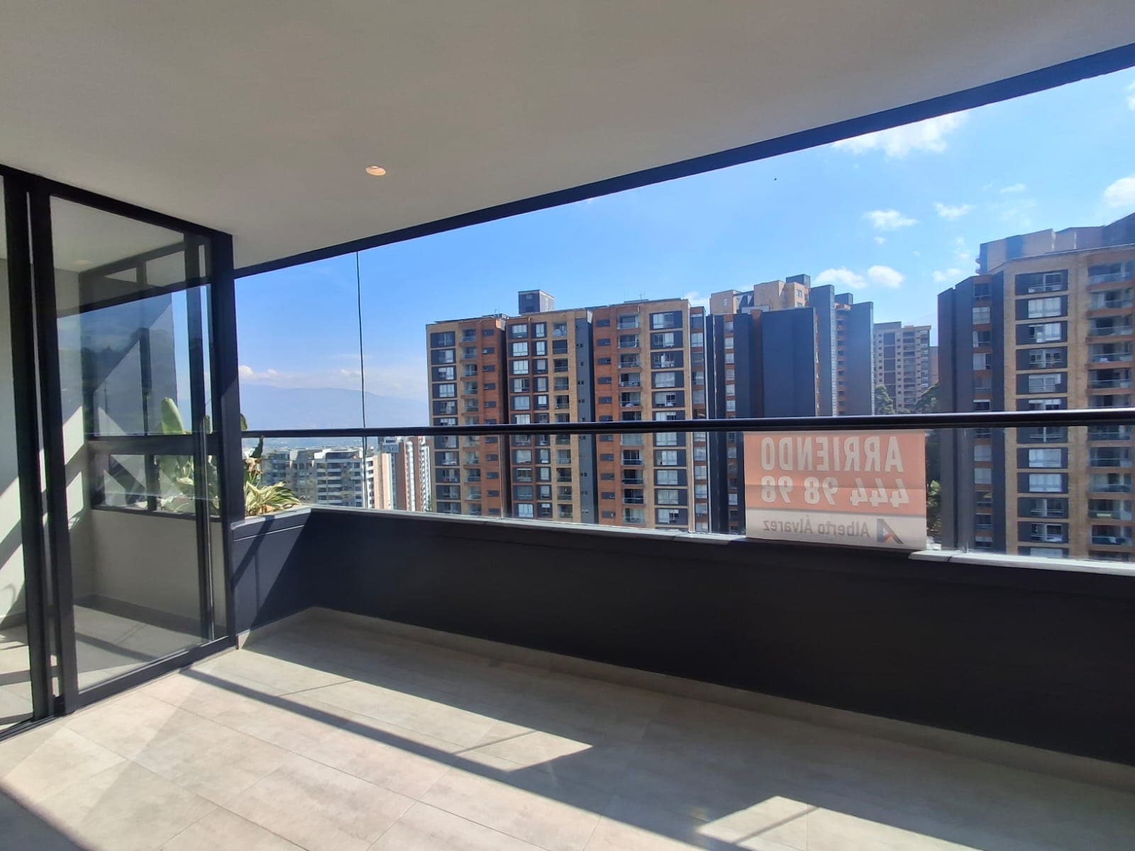 Apartamento en arriendo en Loma De Las Brujas, Envigado — foto 1 de 19